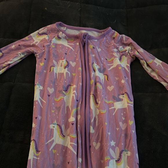 Little sleepies unicorn print zippie size 12-18 months. - Picture 2 of 6